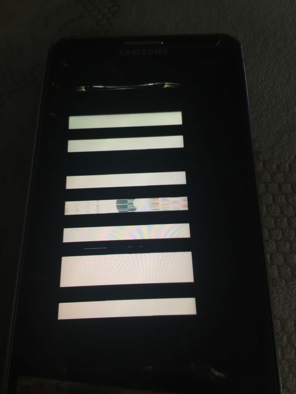 我的手机屏幕没有反映了,怎么划都划不开,也不