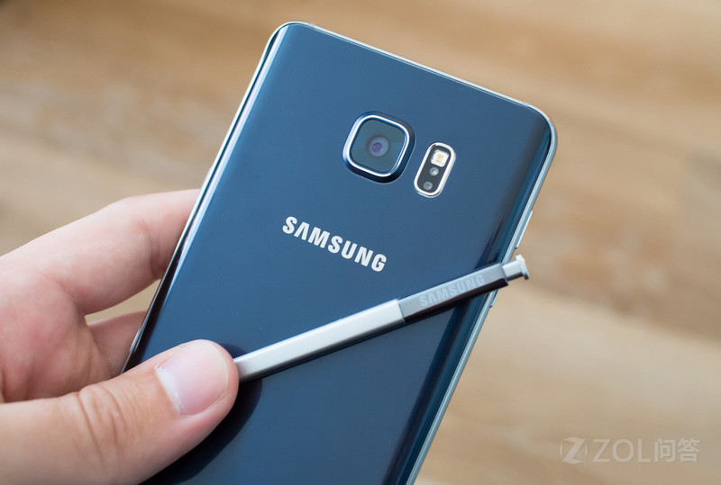 随着三星galaxy note7这款手机发布的临近,网上关于这款手机的